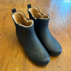Chooka Black Ankle Boots with Tan Lining